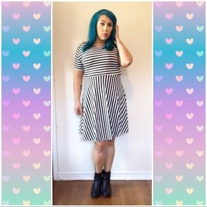 Acevog Black & White Striped Dress SIze XL NWT